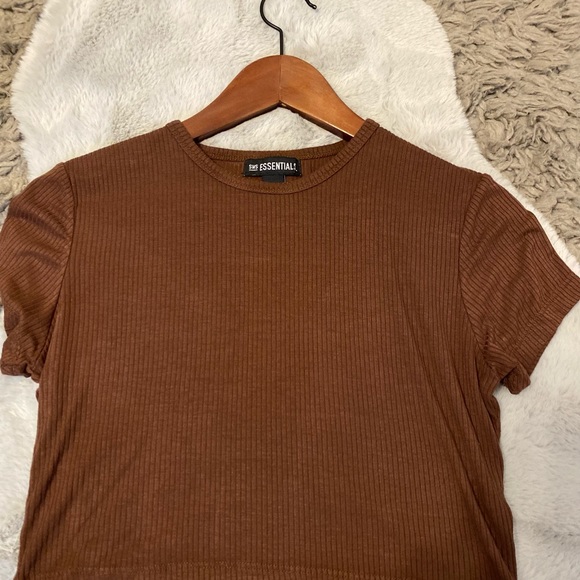 2 shirt bundle. One crop top in brown and one black tank essential. 💕🦋 - Picture 2 of 6